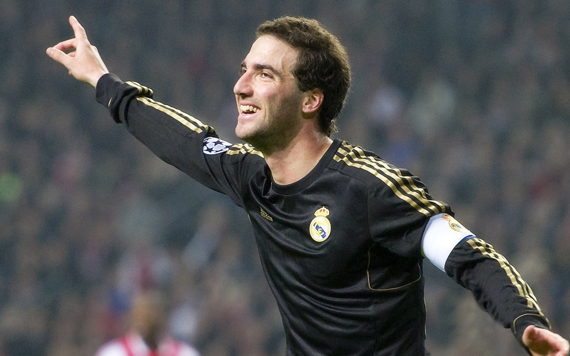 C罗重返赛场，晋级下一阶段首场状态出色，MAD观众沸腾！赛场气氛高涨JIUYOU SPORTS平台