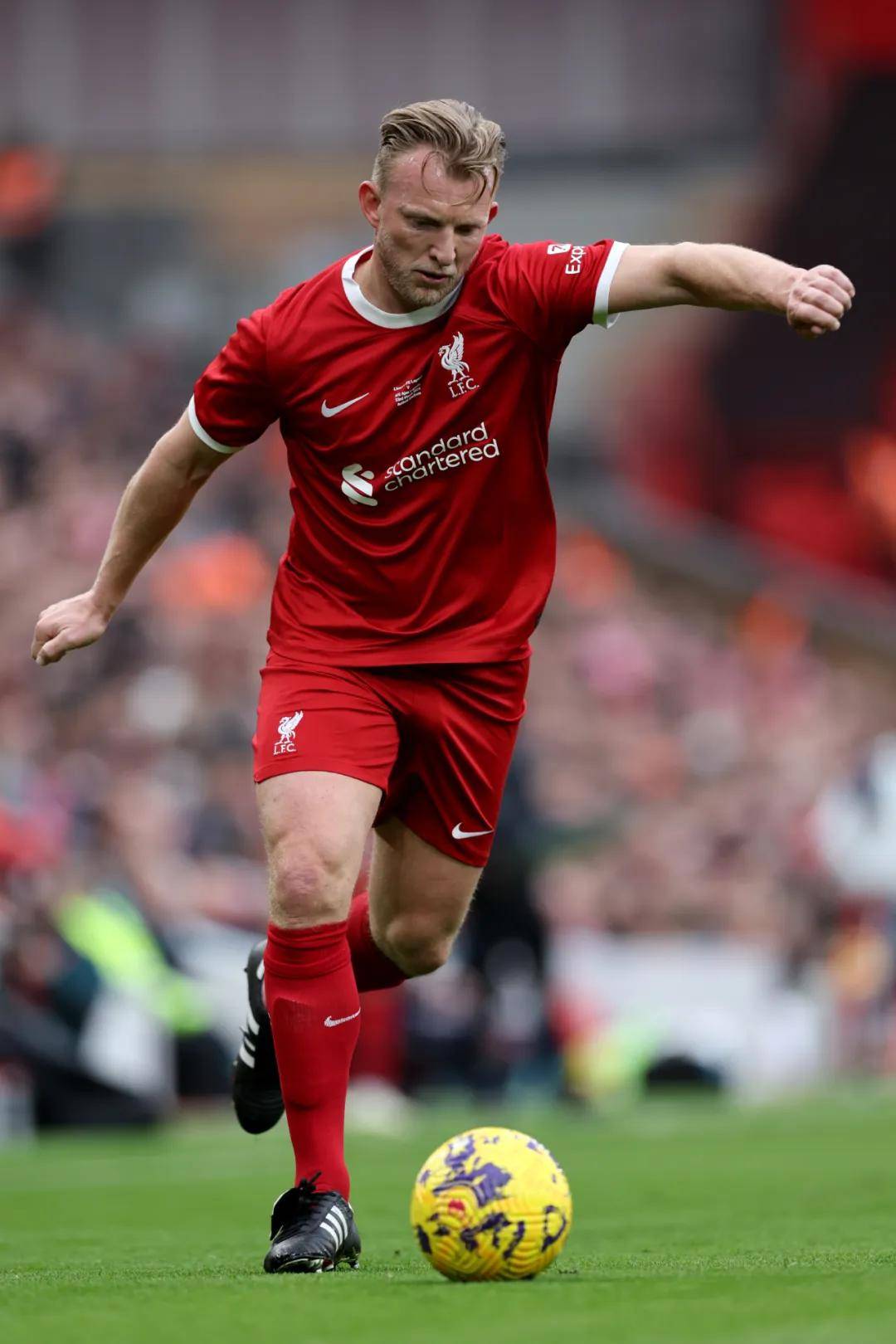 阿贾克斯右后卫德斯特