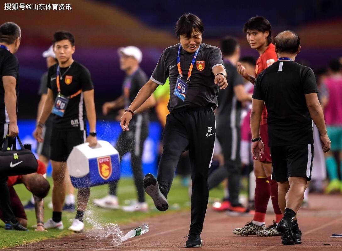 过雪山草地合唱